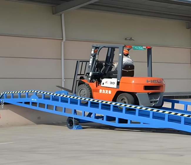 枫木镇移动式卸货平台（叉车用）